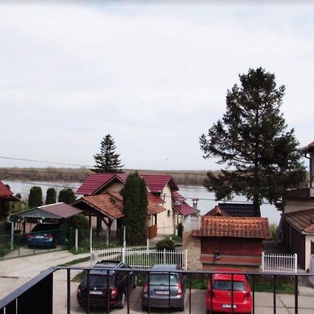 Prenociste Dunav Novi Banovci Exteriér fotografie