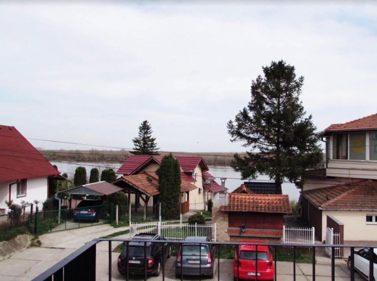 Prenociste Dunav Novi Banovci Exteriér fotografie